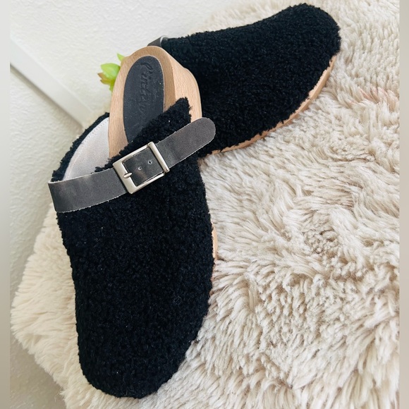 Intervalle Black Shearling Clogs – Size 8 - Picture 5 of 10
